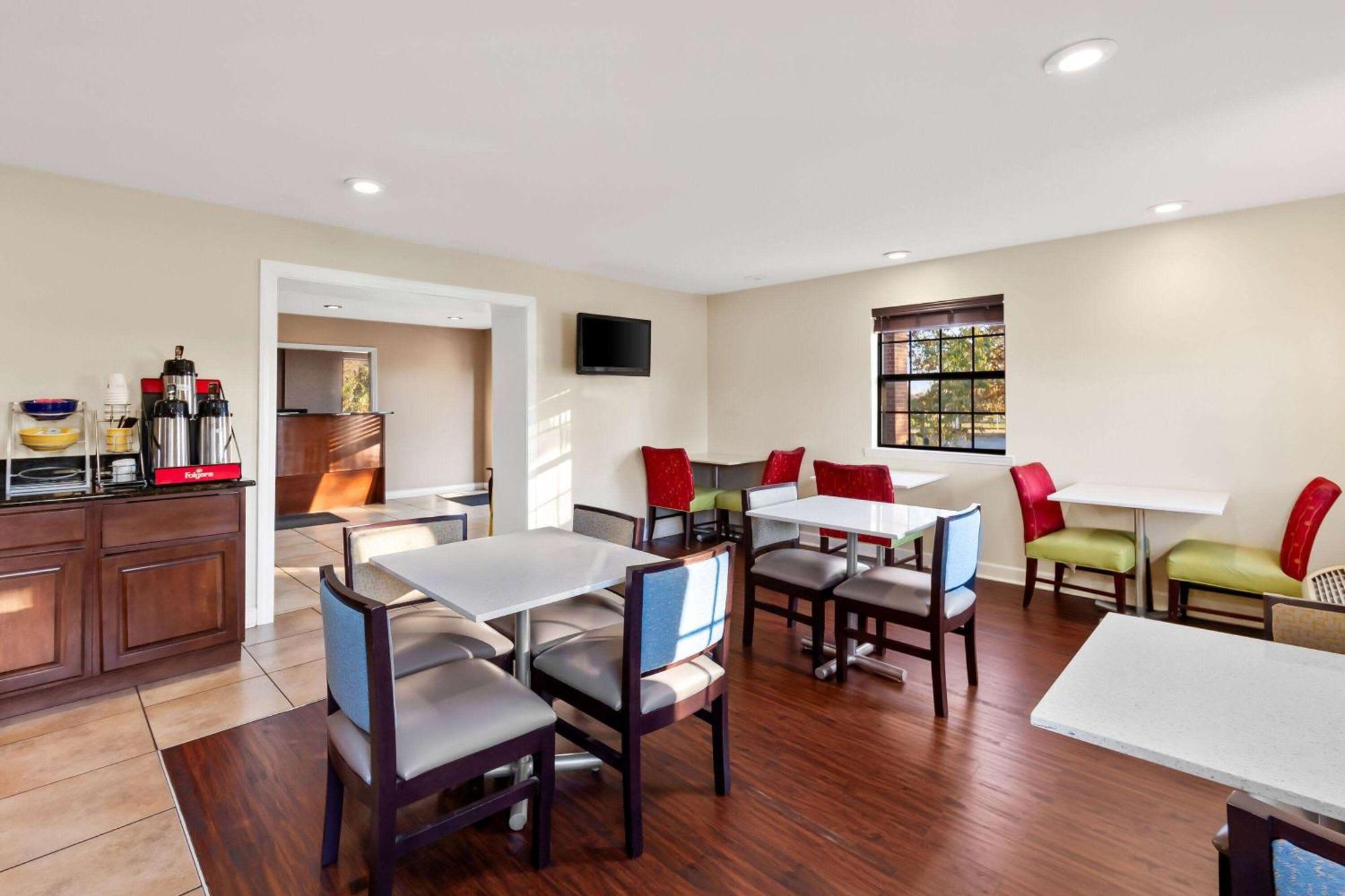 Days Inn By Wyndham Brownsville Buitenkant foto