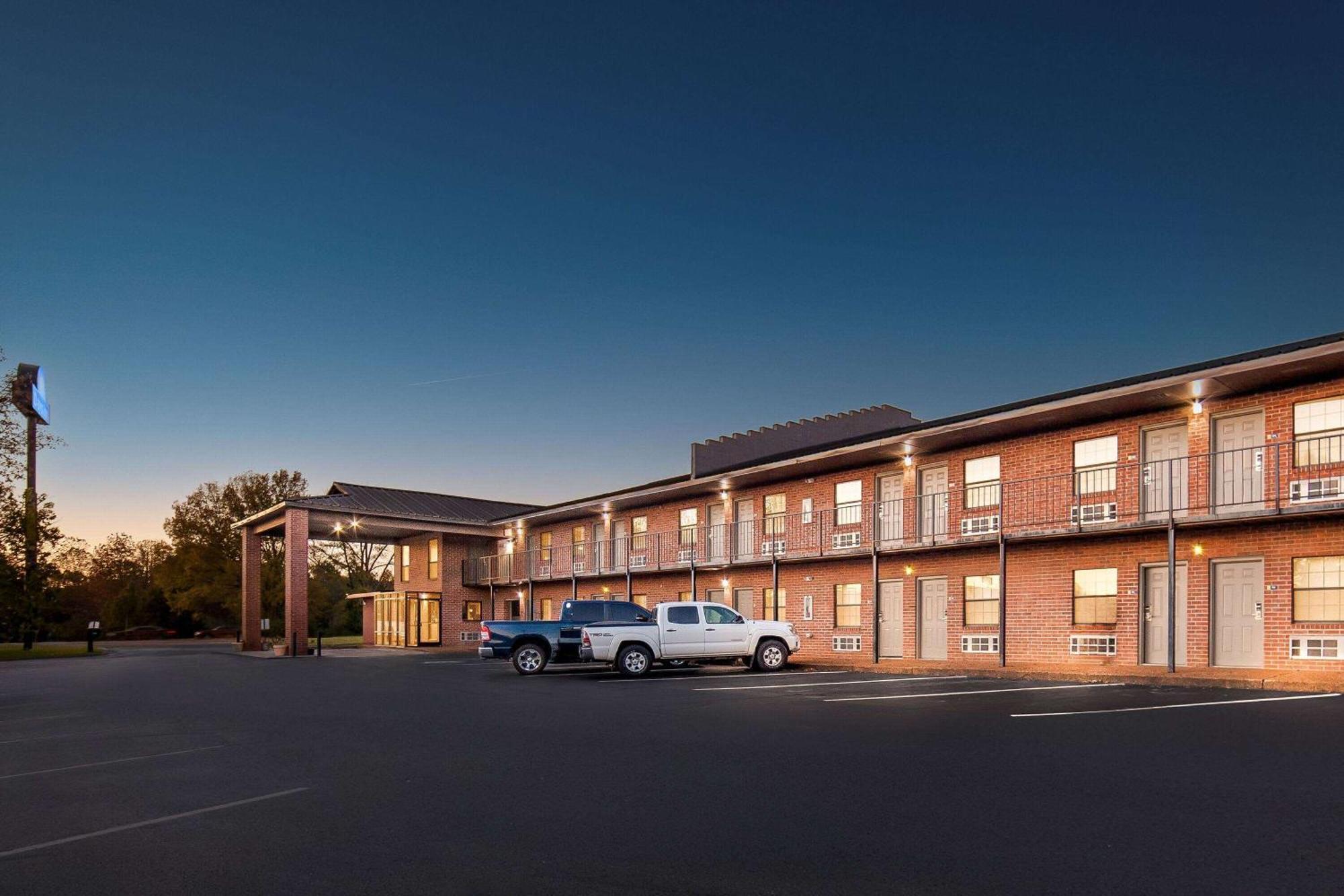 Days Inn By Wyndham Brownsville Buitenkant foto